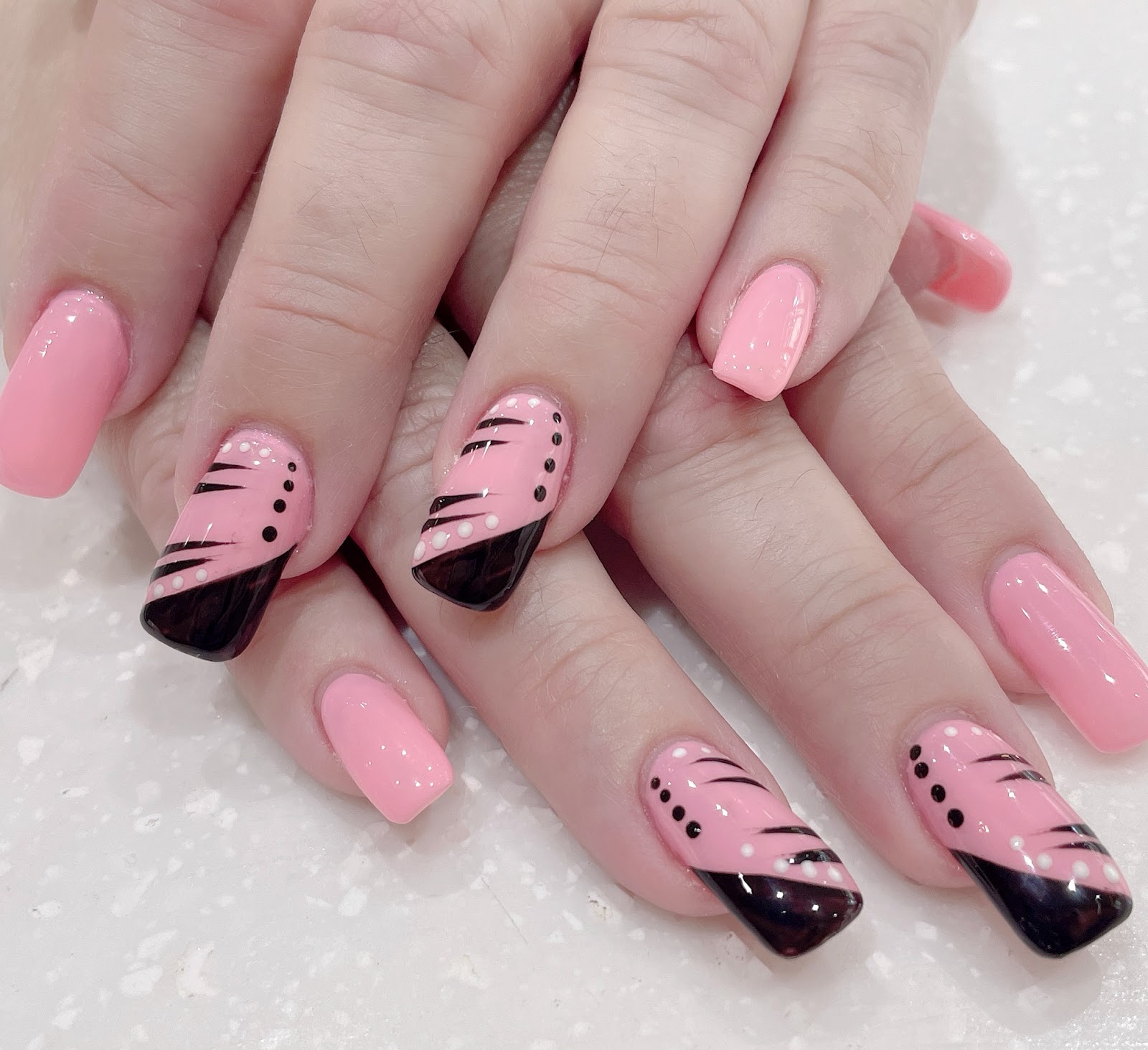 Nails by Eva logo